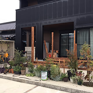 玄関/入り口/黒ガルバ/バイク小屋製作中!/シンボルツリーは地植え/鉢植えガーデン...などのインテリア実例 - 2018-10-16 07:45:31
