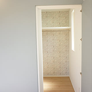 ウォークインクローゼット 花柄壁紙のインテリア実例 Roomclip ルームクリップ