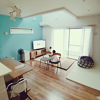 狭小住宅 吹き抜けリビングのインテリア レイアウト実例 Roomclip ルームクリップ 狭小住宅 吹き抜けリビングのインテリア レイアウト実例 Roomclip ルームクリップ