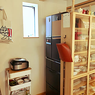 IKEA ワゴン/棕櫚箒/袋の中はリサイクル資源ゴミ/炊飯器はキッチンワゴンに/食器棚...などのインテリア実例 - 2019-10-19 18:49:16