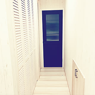 西海岸風 ヘリンボーン壁紙のおしゃれなインテリア 部屋 家具の実例 Roomclip ルームクリップ