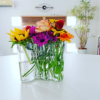 フラワーベース アアルトベースのおしゃれなアレンジ 飾り方のインテリア実例 Roomclip ルームクリップ