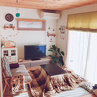 部屋全体/部屋が綺麗になると気持ちもスッキリ✨/いつの間にか新芽が出てる観葉植物.../窓枠✩*॰¨̮/いいね♪ありがとうございます♡*....などのインテリア実例 - 2019-01-07 11:04:16