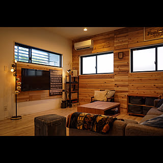 リビング/アイアン棚/壁掛けTV/ヴィンテージ/壁板DIY...などのインテリア実例 - 2018-08-07 22:09:07