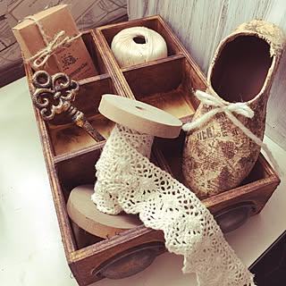 女性の、2LDK、家族住まいの「リビング」についてのインテリア実例