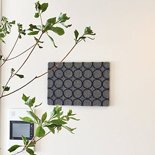 女性の、3LDK、家族住まいの「壁/天井」についてのインテリア実例