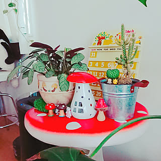 女性の、4LDK、家族住まいの「机」についてのインテリア実例