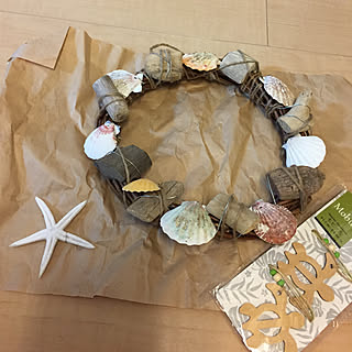 玄関/入り口/emiの大好き麻紐攻撃(՞ټ՞☝/ダイソーの貝殻/貝殻ドリルにて穴を開けて使用/気をつけて買おうと!学んだ(՞ټ՞☝...などのインテリア実例 - 2018-06-30 22:17:53