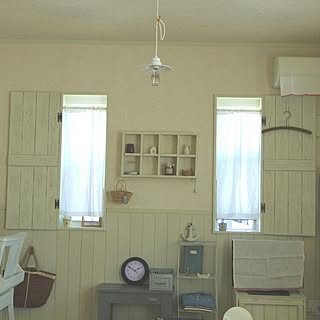 ベッド周り/鎧戸 DIY/マスシェルフ/100均一いっぱい/腰壁DIY...などのインテリア実例 - 2015-05-16 15:30:46
