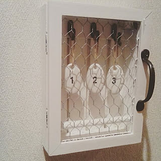 ●主人のDIY●/salut!⇒1•2•3♥/玄関に3人分のkeyぶら下がってます!/無くさな~い(^-^)/玄関着いたらすぐフック♥...などのインテリア実例 - 2017-08-14 19:32:35