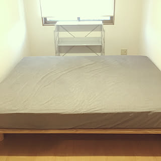 ベッド周り/5.2帖の部屋にダブルベッドは厳しい!/無印良品/賃貸/ミニマリストには程遠い...などのインテリア実例 - 2018-05-19 13:33:50
