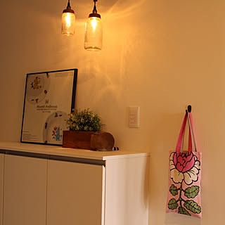 女性の、3LDK、家族住まいの「玄関/入り口」についてのインテリア実例