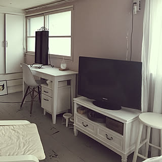 机/ミニマムへ移行中/ミニマムな暮らしへ/海外のミニマリスト風に憧れる/ミニマムな暮らし...などのインテリア実例 - 2018-03-19 10:30:18
