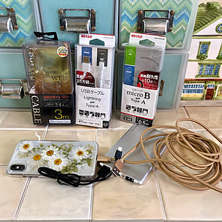 BUFFALO (バッファロー)/マーレ白目地/スマホケース手作り/USBケーブル/タイルDIY...などのインテリア実例 - 2019-08-20 09:08:31