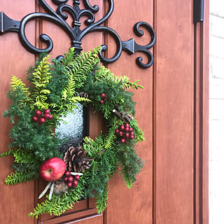 玄関/入り口/玄関ドア/はじめて生のリース/クリスマスリース/クリスマスアレンジ...などのインテリア実例 - 2017-12-04 11:17:46