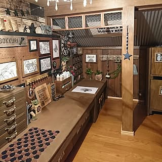 部屋全体/屋根裏部屋/DIY/武骨クラシックインテリア/フェイクグリーン...などのインテリア実例 - 2017-04-04 06:25:53