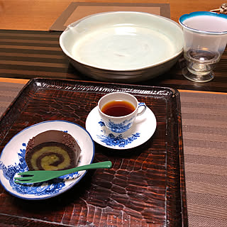 机/捨てる/断捨離始めます/骨董の皿/ロイヤルコペンハーゲンの食器...などのインテリア実例 - 2018-11-29 23:58:12