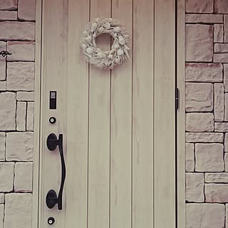 女性の、、家族住まいの「玄関/入り口」についてのインテリア実例