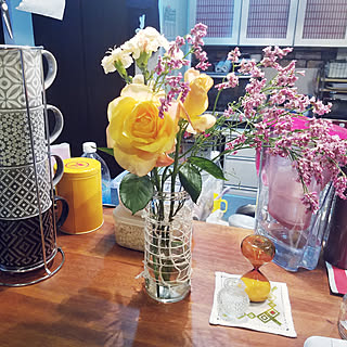 切り花 空き瓶 再利用のおしゃれなアレンジ 飾り方のインテリア実例 Roomclip ルームクリップ 切り花 空き瓶 再利用のおしゃれなアレンジ 飾り方のインテリア実例 Roomclip ルームクリップ