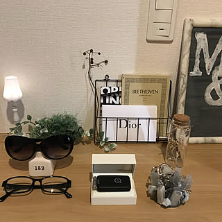 玄関/入り口/うさぎ撫でながら寝た/やおいかん/目の調子が悪い/オイル無し小瓶にドライフラワー入れてる...などのインテリア実例 - 2018-11-04 09:45:29
