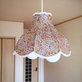 モモナチュラル リバティプリントのおしゃれなアレンジ・飾り方の 期限間近激安 スタンドライト リバティ2種類 natural MOMO フロアスタンド