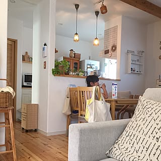 部屋全体/日常の一コマシリーズ/ダイソークッションカバー/カメラマークビンゴ状態/ナチュラル...などのインテリア実例 - 2017-05-19 17:11:50