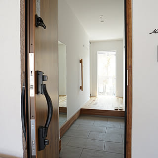 玄関正面 ガラスのインテリア実例 Roomclip ルームクリップ