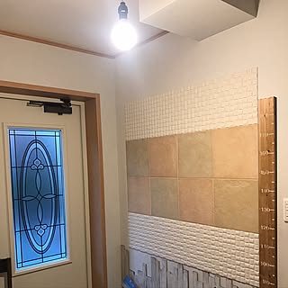 玄関/入り口/エコカラットタイル/身長計DIY/玄関扉塗り替えちゃった❤︎/外壁塗装中...などのインテリア実例 - 2017-05-16 20:10:51