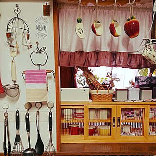 キッチン/ガラスショーケース/木のぬくもり/カントリー雑貨/ほっこりした雑貨が好き♡...などのインテリア実例 - 2020-01-27 10:15:13