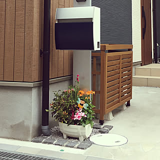玄関/入り口/木目調サイディング/新築祝い/LIXIL玄関ドア/エアコン室外機カバー...などのインテリア実例 - 2017-07-30 21:04:16