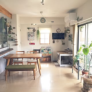 女性の、4LDK、家族住まいの「部屋全体」についてのインテリア実例