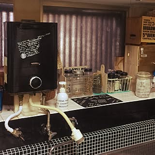 キッチン/無かったら、スッキリするのに…/湯沸かし器が邪魔で…!/ビニールテープ/いいね、フォロー本当に感謝です♡...などのインテリア実例 - 2017-02-23 15:43:30