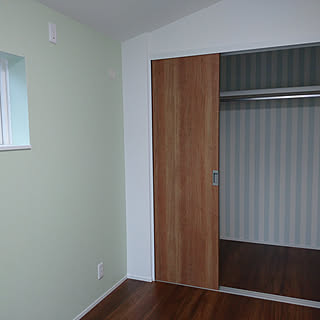 子供部屋 クローゼット アクセントクロスのインテリア実例 Roomclip ルームクリップ 子供部屋 クローゼット アクセントクロスのインテリア実例 Roomclip ルームクリップ