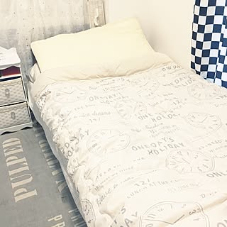 ベッド周り/カーテン変えたい/セミダブルしか置けません/狭い寝室/しまむらで購入...などのインテリア実例 - 2017-06-16 16:14:47