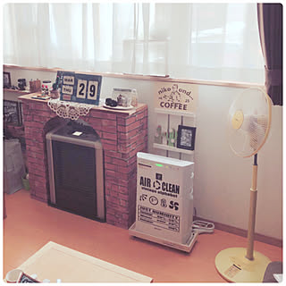 リビング/コメントスルーで大丈夫です♡/暖炉風DIY/扇風機欲しい〜(>人<;)/扇風機年中使ってます!...などのインテリア実例 - 2018-03-29 07:38:49
