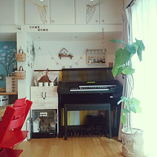 リビング/楽器/コメントお返しまだでごめんなさい‼︎/いいね&コメントいつもアリガトウ♡/フォローして頂きありがとうございます!/お暇を見つけてコメント返信します!...などのインテリア実例 - 2015-11-07 13:27:51