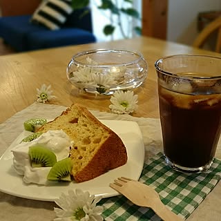 机/オヤツタイム/コーヒータイム♡/プリンのシフォンケーキ/悪い大人...などのインテリア実例 - 2017-07-06 14:57:52