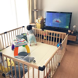 リビング/放牧の為に現在準備中〜♪/息子放牧の日も近い?/カラフルなおもちゃ/掴まり立ち/2017.7.1...などのインテリア実例 - 2017-07-01 14:56:25