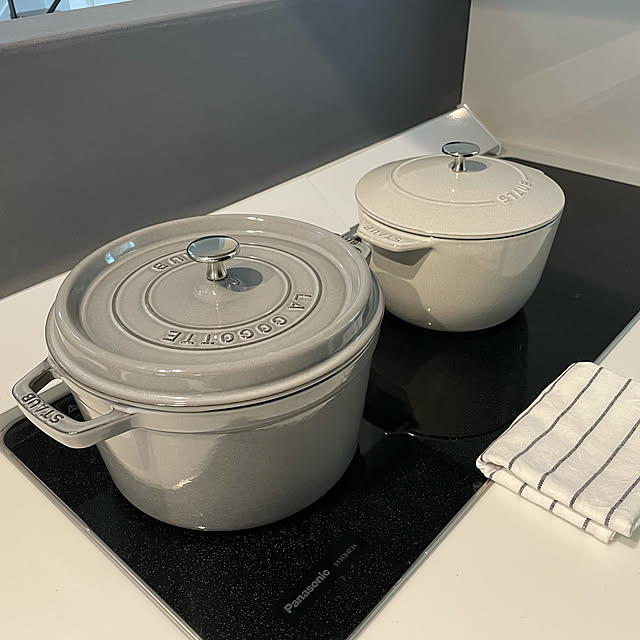 a.aのストウブ(Staub)-staub ストウブ 「 ラ ココット de GOHAN カンパーニュ L 20cm 」 ご飯鍋 炊飯 3合 鋳物 ホーロー 炊飯器 IH対応 【シリアルナンバー付き日本正規販売品】 La Cocotte de GOHAN 40501-471の家具・インテリア写真