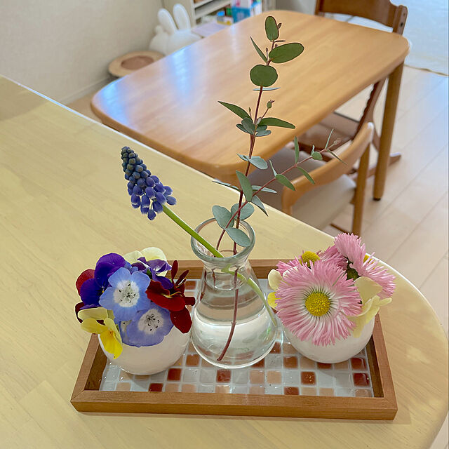 Minoriの-ミニフラワーベース 大サイズ 5.4cm 日本製 美濃焼 陶器 一輪挿し 花瓶  おしゃれ雑貨 インテリア小物 生け花 ディフューザー容器 小さい かわいい カフェ 北欧の家具・インテリア写真