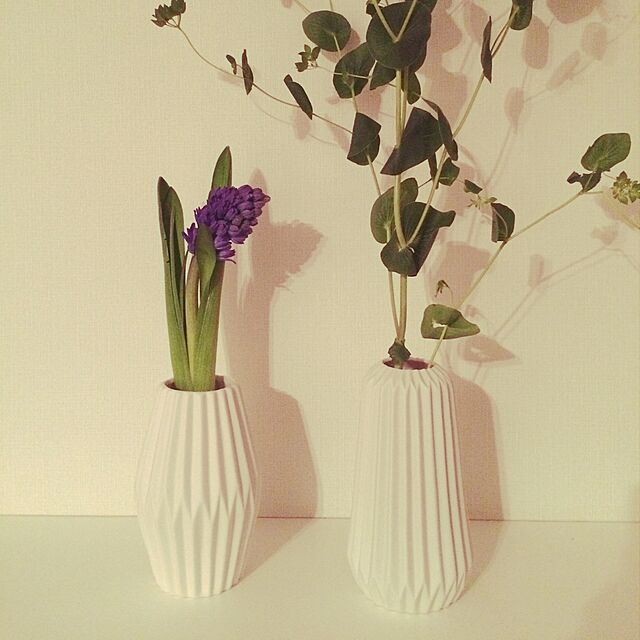 rokurokugoの-ブルーミングヴィル Bloomingville Porcelain Vase 2pcs White ブルーミングヴィル 花瓶 雑貨の家具・インテリア写真
