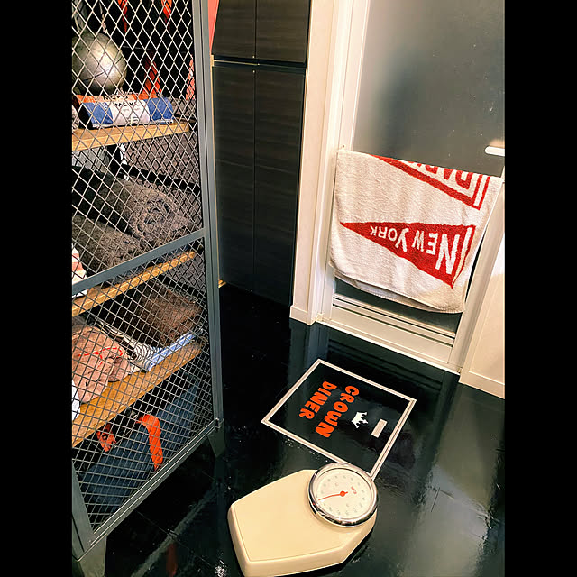 写真付きレビュー クラウン マーク ステッカー おしゃれ ゴシックテイスト カッティング デカール シール アウトドア 防水 車 バイク ヘルメット 傷隠し キズ消し 傷 補修 3m 楽天 通販の通販商品 口コミ情報 Roomclipショッピング