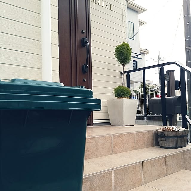 nontanの-ゴミ箱プラスチックトラッシュカン120リットルPLASTIC TRASH CAN 120LダルトンDULTONPT120Red Green Grayトラッシュカン ごみ入れ 蓋付き 屋外 ダストボックスおしゃれ カジュアル アメリカン レトロの家具・インテリア写真