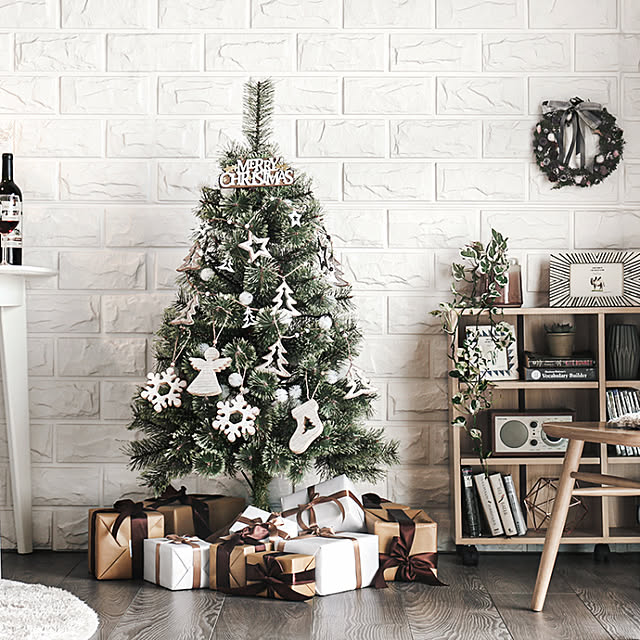 MODERN_DECOの-クリスマスツリー おしゃれ 北欧 120cm 送料無料 クリスマスツリーセット オーナメントセット LEDイルミネーションライト LEDロープライト 電飾 足元スカート ツリースカート 足隠し 飾り スリム 小さめ リアルの家具・インテリア写真