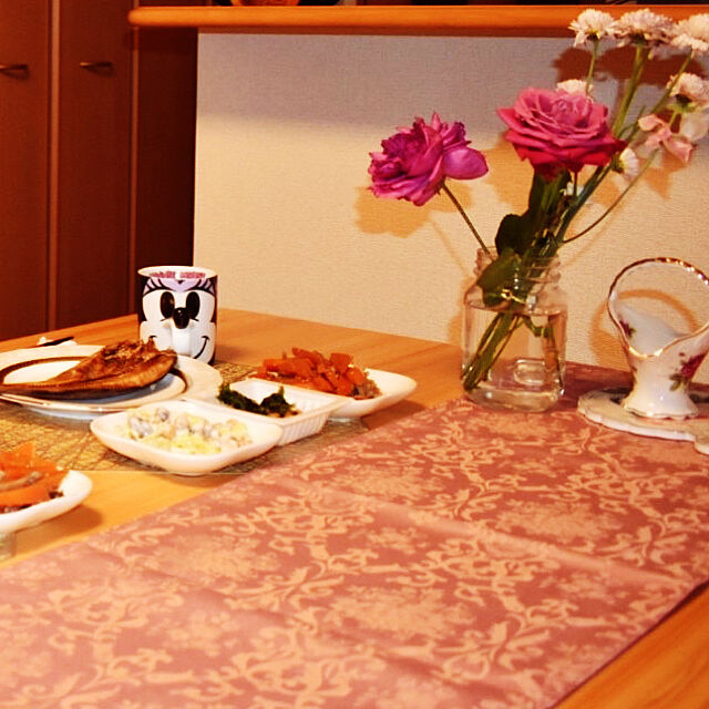 ryushi-の-アニバーサリーローズ　バスケットローズ　ロマンチック　スティックシュガー入れ　カトラリーホルダーティーウェア　食器の家具・インテリア写真