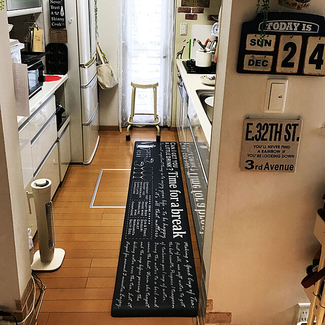 michi-michi39のニトリ-お手入れ簡単 水拭きできる キッチン用クッションフロアマット ワイドサイズ(レター GY 60X220) の家具・インテリア写真