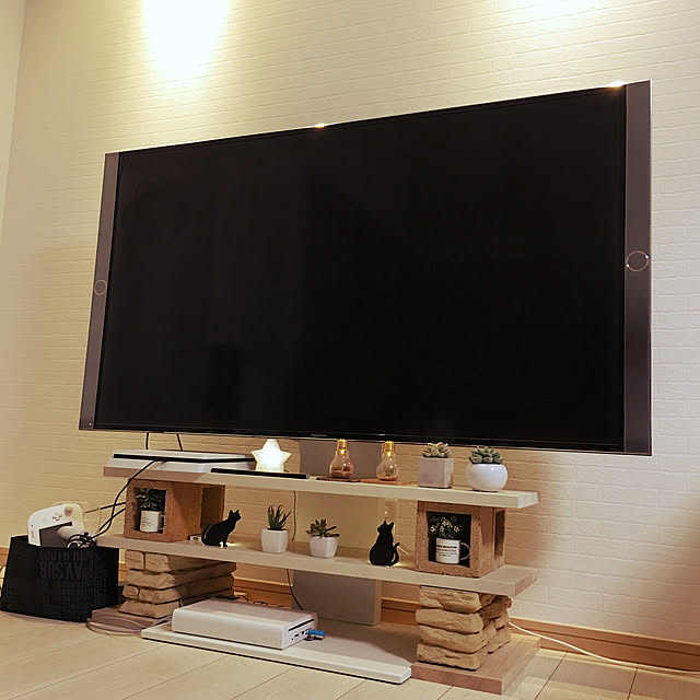 simaocchiの-グッドデザイン賞受賞 テレビ台 WALLインテリアテレビスタンドV2 ロータイプ 32~60v対応 壁寄せテレビ台 テレビボード TVスタンド 背面収納 コード収納 ホワイト 白 ブラック 黒 ウォールナット ブラウン 震度7耐震試験済み EQUALS イコールズの家具・インテリア写真