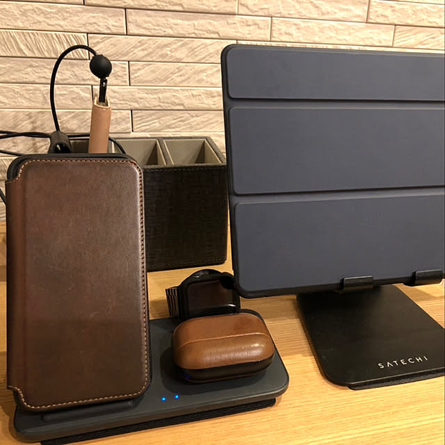 waki_hideのAnker-Anker PowerWave+ 3-in-1 Stand with Watch Holder ワイヤレス充電器 Apple Watchホルダー付 Audiovox CDM3000対応の家具・インテリア写真