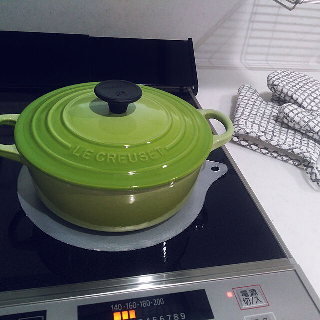 sakuramotiのル・クルーゼ(Le Creuset)-ル・クルーゼ(Le Creuset) 鋳物 ホーロー 鍋 ココット・ロンド 18 cm デューン ガス IH オーブン 対応 【日本正規販売品】の家具・インテリア写真