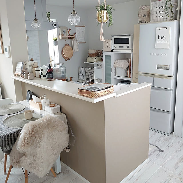 写真付きレビュー 壁紙 グレージュ のり付き 無地 壁紙 クロス 12柄から選べる 1m単位 切り売り 生のりつきだから届いてすぐ貼れる 国産壁紙 貼り替え リフォーム グレー ベージュ アッシュ ブラウン 壁紙屋本舗の通販商品 口コミ情報 Roomclipショッピング